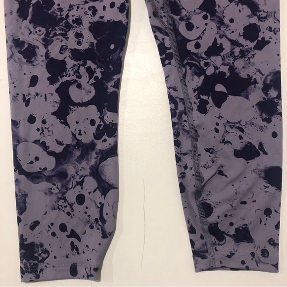 Under Armour Fitted Leggings Womens Size Small Light and Dark Purple - Picture 2 of 7